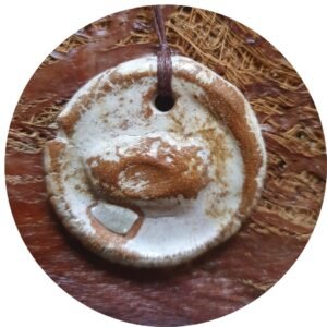 Amulettes et coquillages du Nil